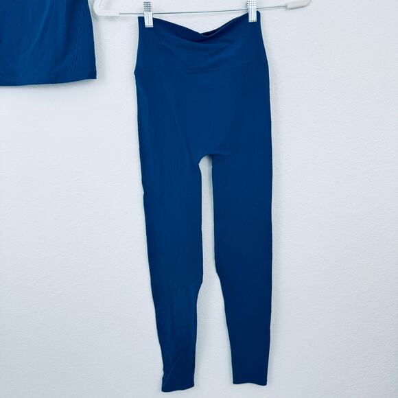 Fogal Womens Osmo Crop Top Aleen Leggings Set Size S/M Perforated Active Baltic - Picture 7 of 12